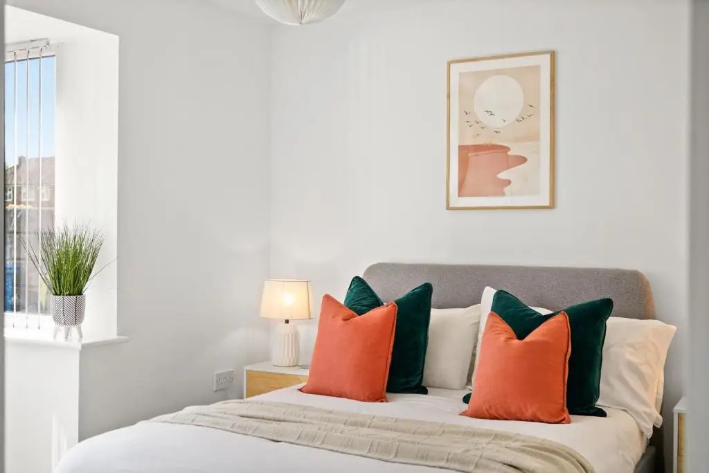 1 Sarah House by Truestays - 2 Bedroom Apartment - FREE Wifi & Parking
