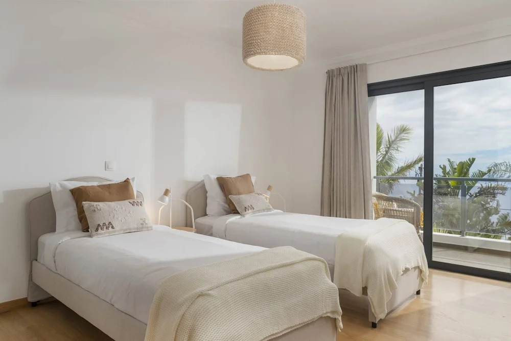 Pool, Garden and sea View - Villa Hibiscus