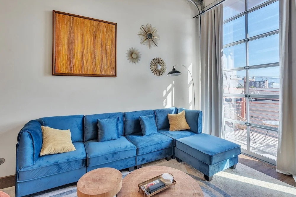 Modern Condo With Mountain Views, Walk To Downtown 2 Bedroom Condo