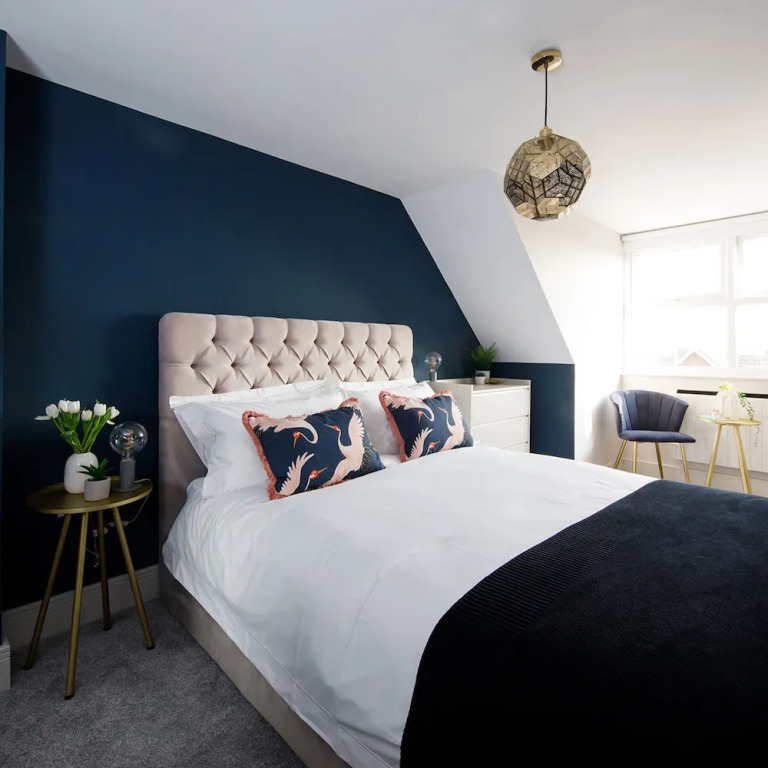 Luxury Penthouse Super King Bed 5 min to Beach