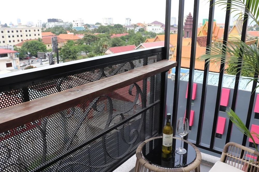 CHECK inn Phnom Penh BKK1