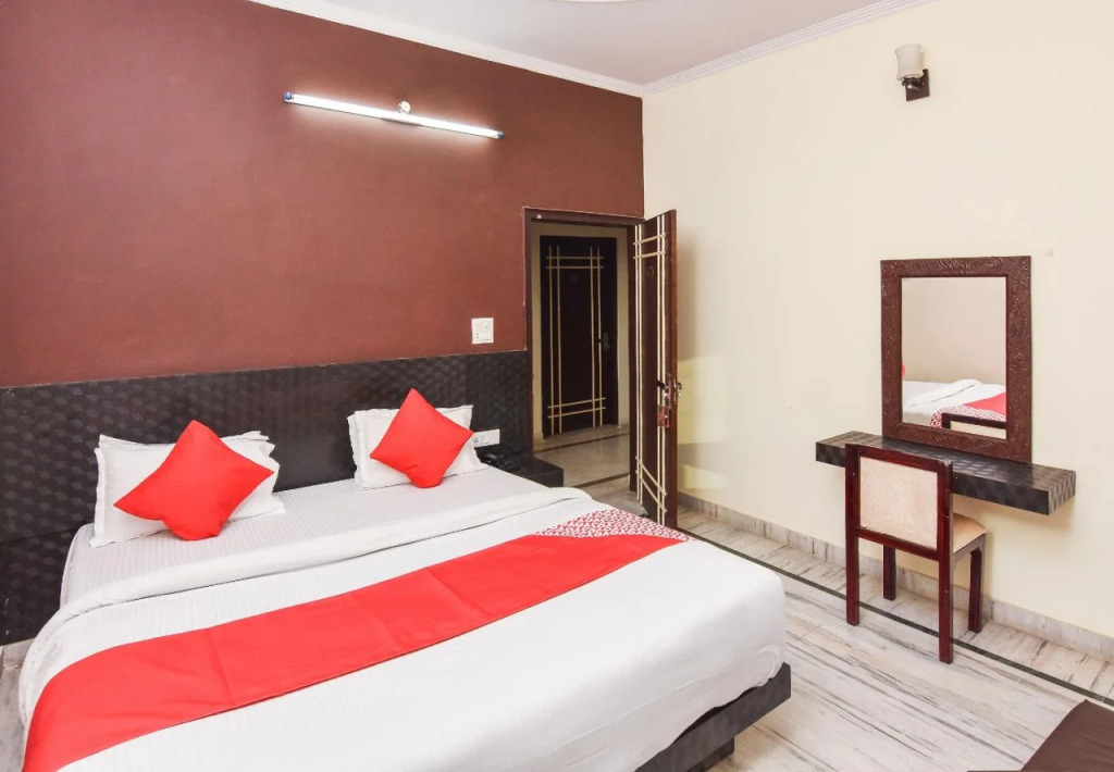 Jhirna Homes By OYO Rooms