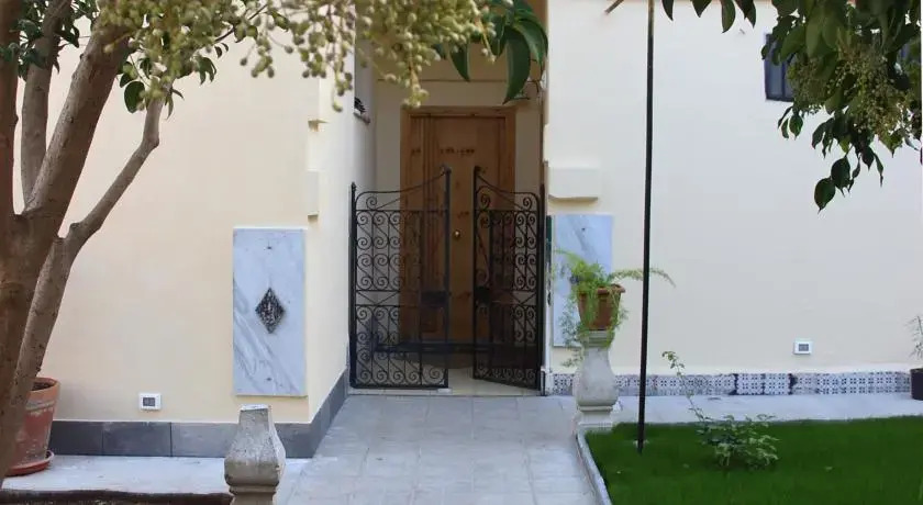 Danisinni House