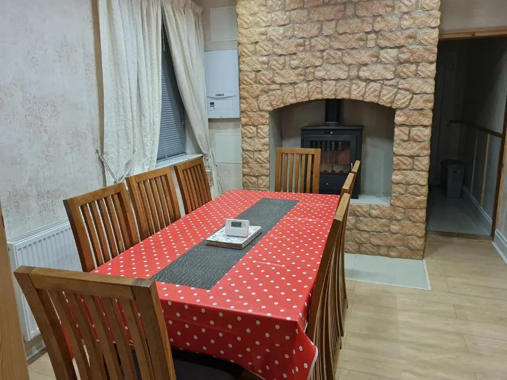 Cheerful 4-bedroom holiday home close to the Sea