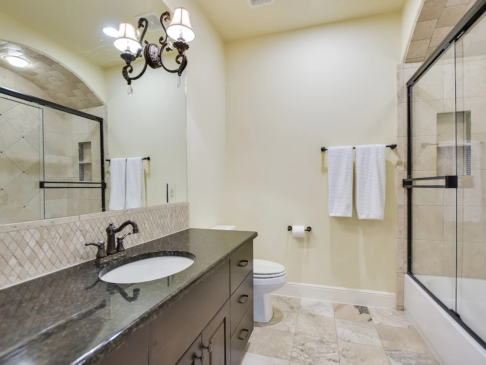 The Arrive Sunrise Estate On Lake Austin 5 Bedroom Estate
