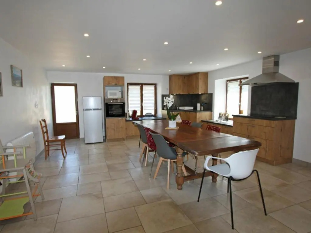 Grande Maison pour 10 Pers. avec Jardin, Terrasse, BBQ, Près de Bruyères et Gérardmer - FR-1-589-335
