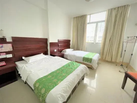 Xiangyun Hotel (Yulin Yuntiangong Cultural City RT-Mart)