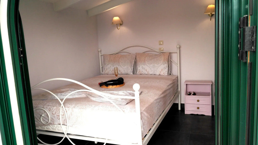 Infinity blue beach apartments - Renovated Apartments 2 Minutes from the Sea & Pool with Scenic Views