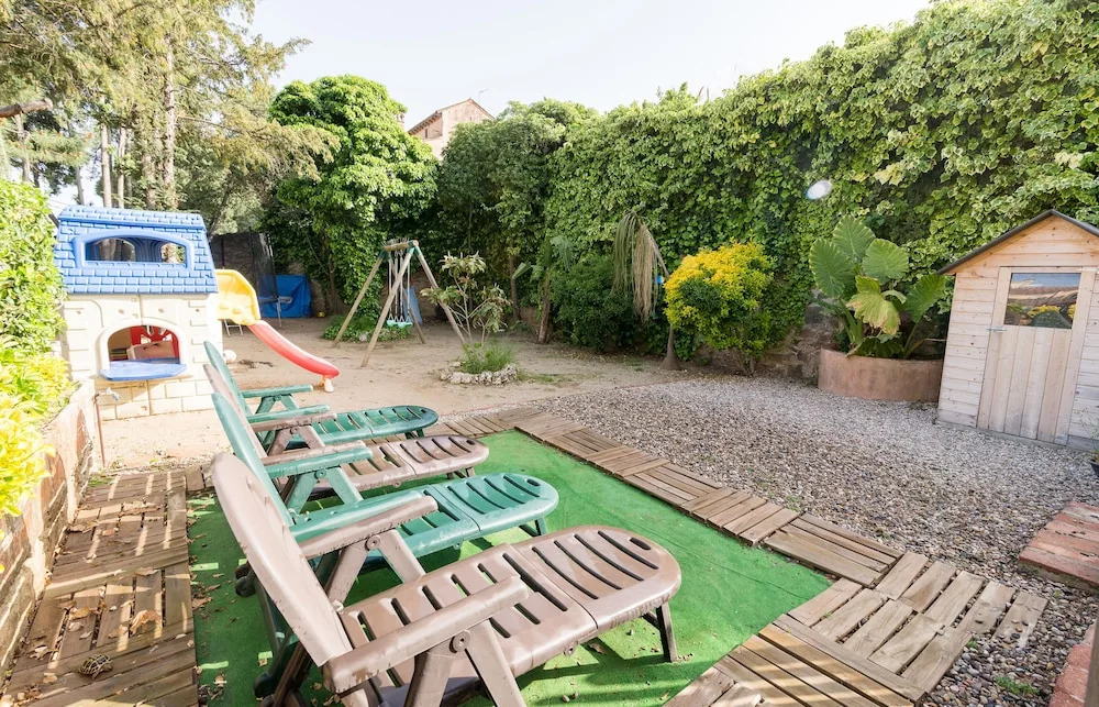Encantadora Mansión con Jardín y Piscina