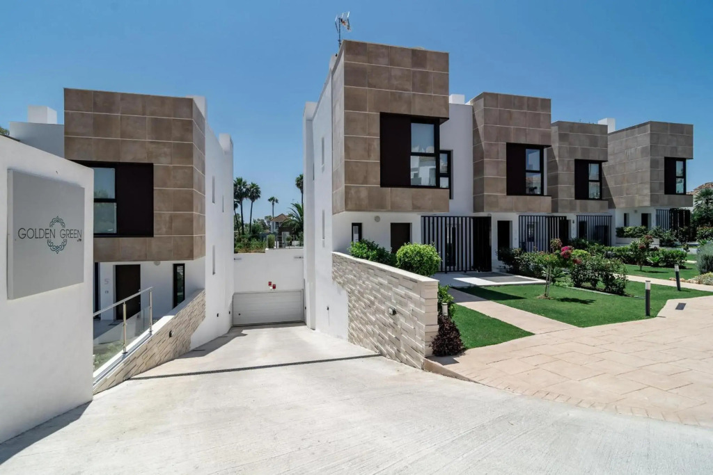 GG- Modern townhouse, families & couples only