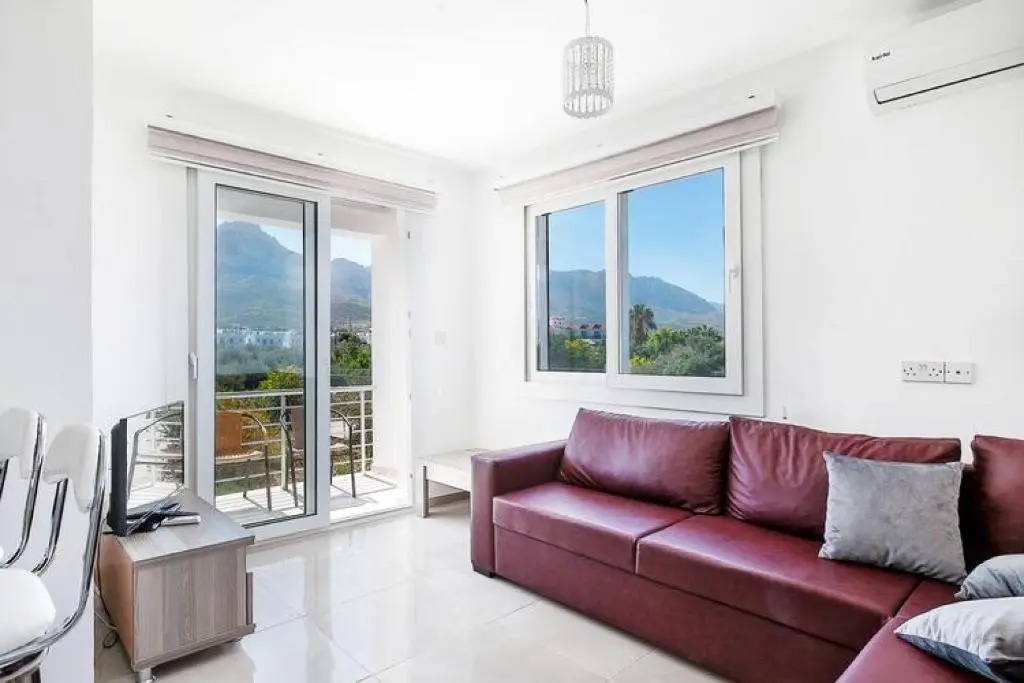 Peaceful Flat with Shared Pool Near Sea in Kyrenia