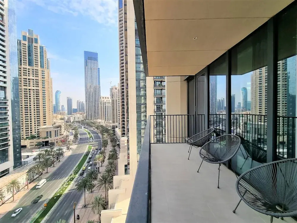 Luxurious Downtown Apt with balcony & View