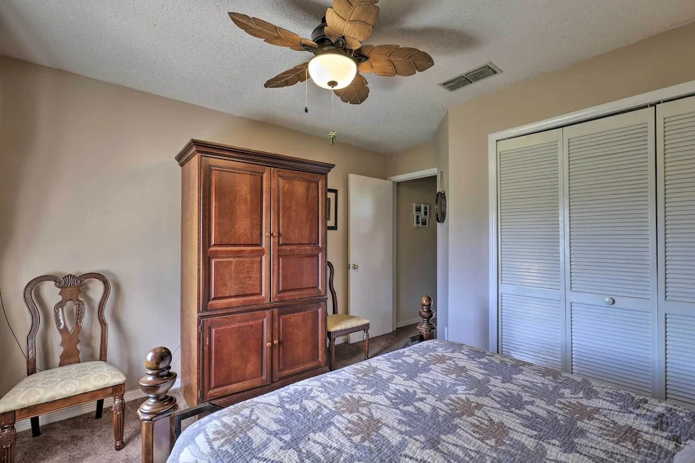 Lakefront Brandon Home w/ Patio & Screened Lanai!