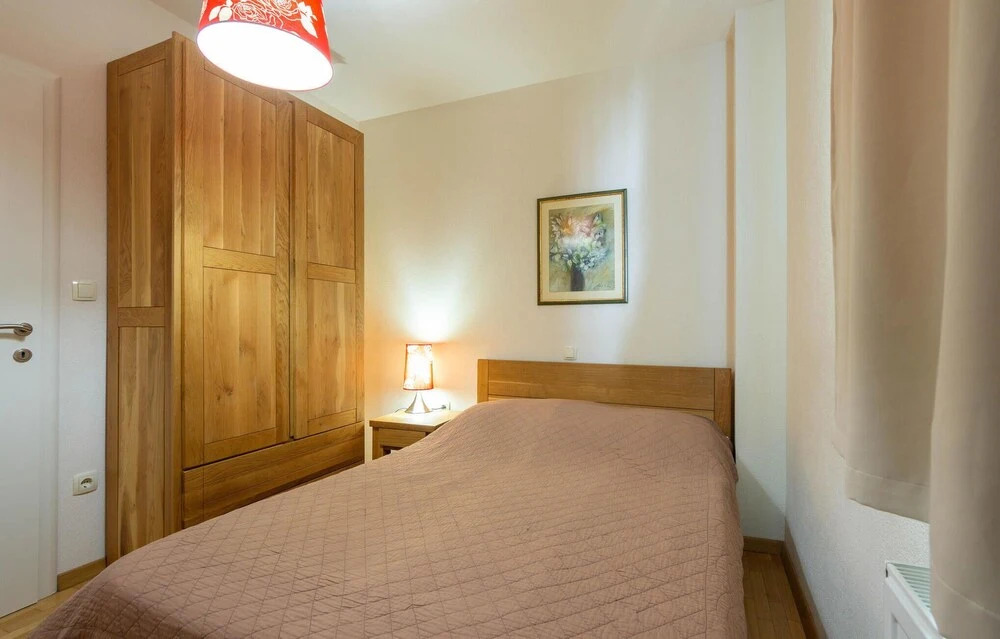 Beautiful Home in Makarska With Wifi and 7 Bedrooms