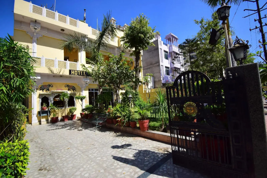 Hotel Bani Park Palace