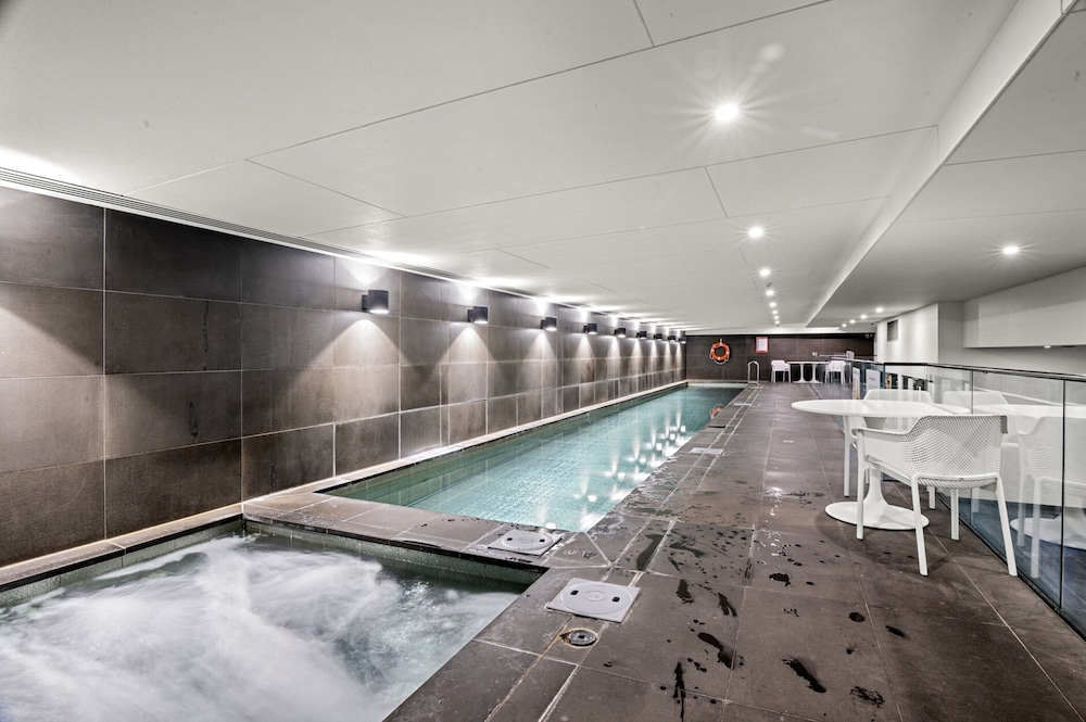 Bright Inner-north Stay With Pool Access