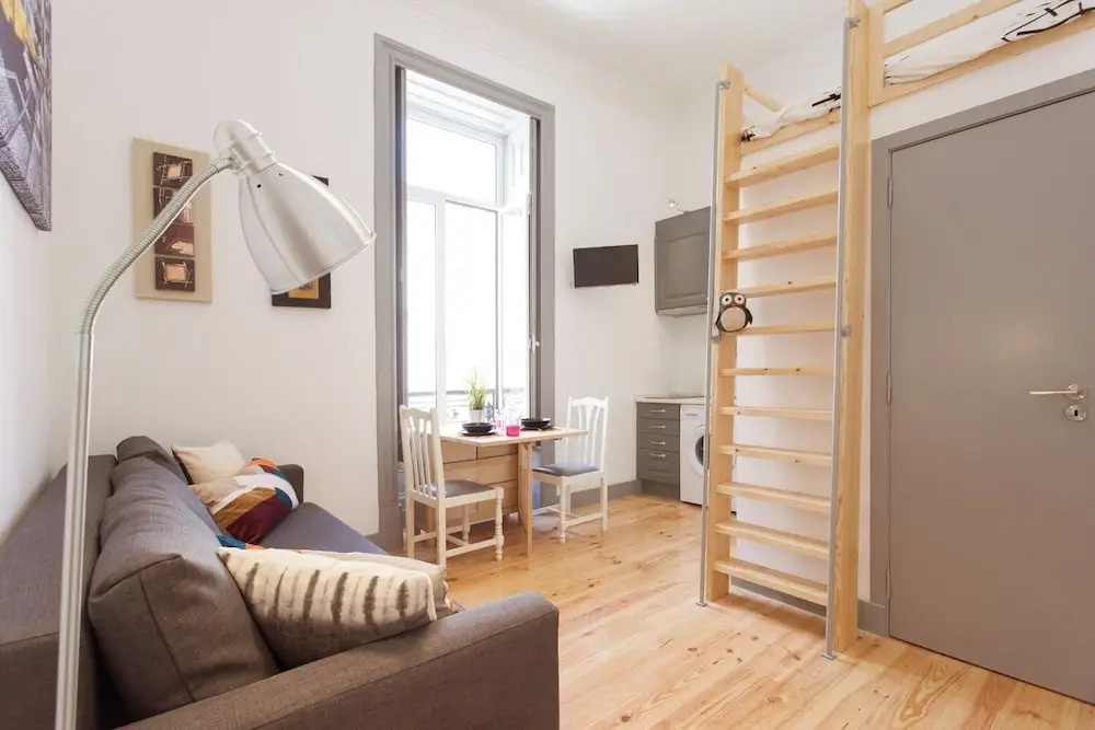 Spacious Two-Level 1 Bedroom 1 dboule bed Studio Apartment in Prime Lisbon Location
