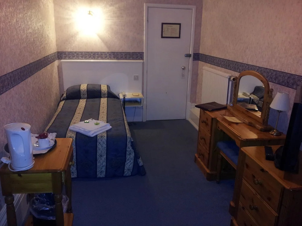 Yelfs Hotel