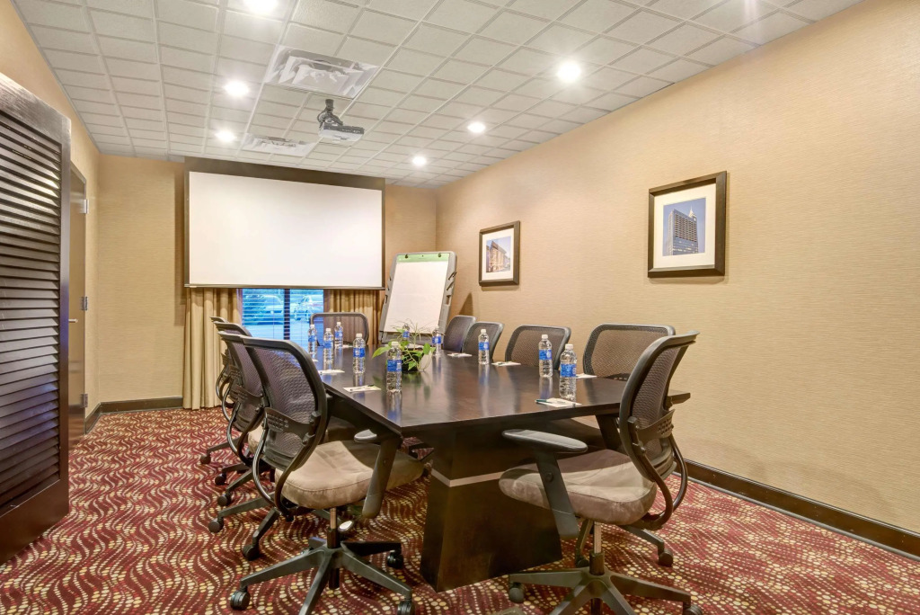 Holiday Inn Express & Suites Raleigh West - Lenovo Center by IHG