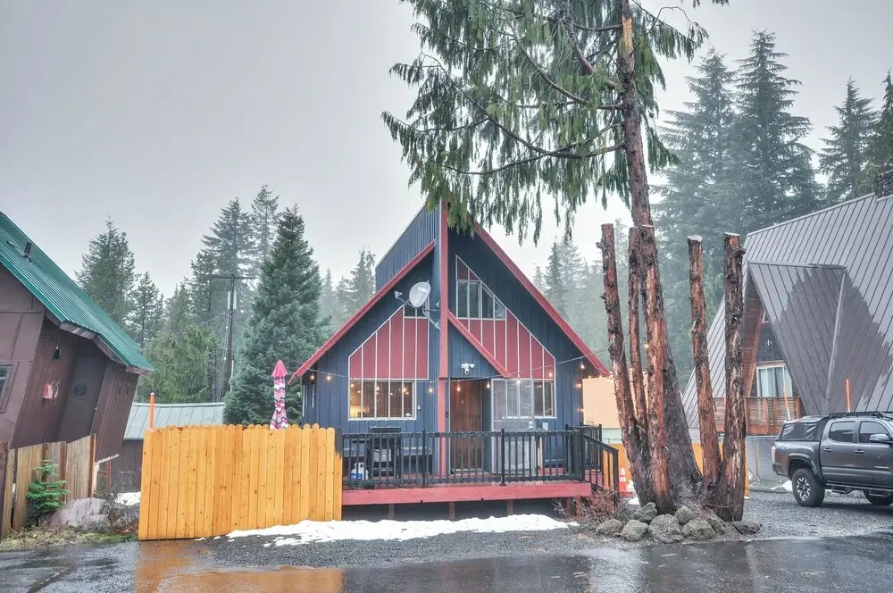 Inviting Mt Hood Cabin w/ Porch: 1 Mi to Skibowl!