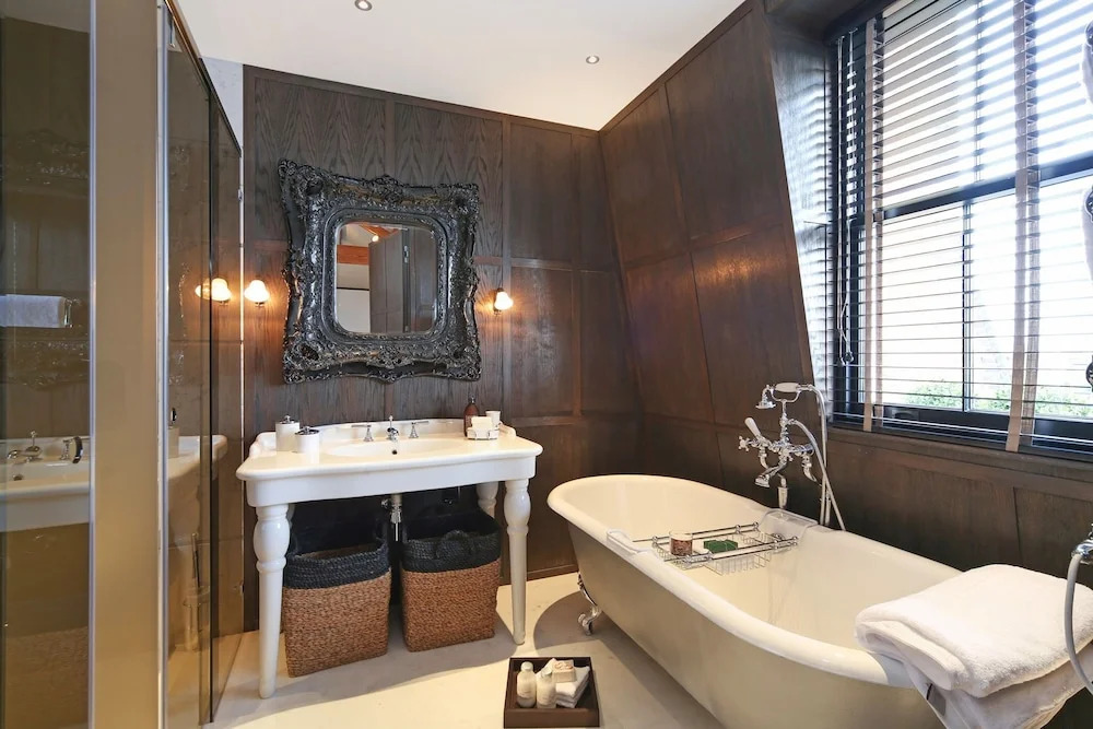 Super Premium - Cadogan Square 3 Bedroom Apartment