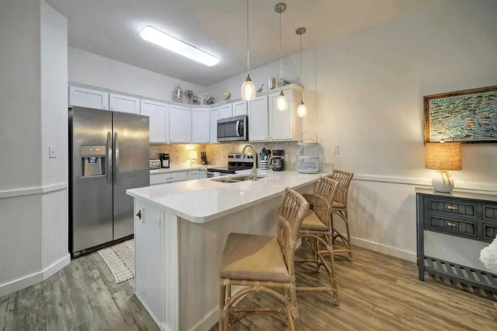 2 Blocks to the Beach, Patio, Resort Pool w/ Slide Tranquil Tides by Avantstay