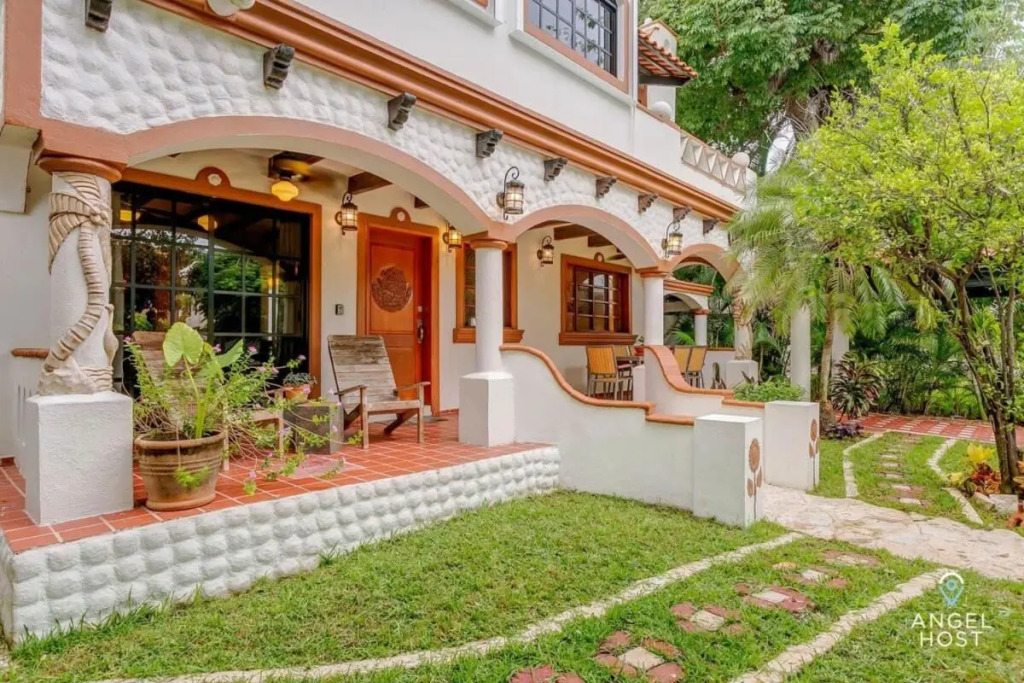 6Br Villa W Pool, Bbq & Backyard