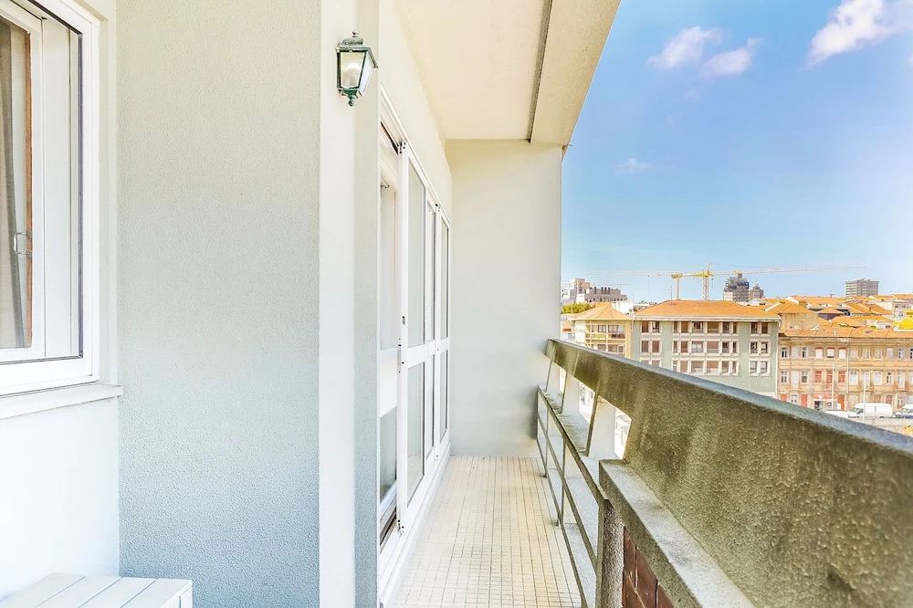 Bolha1 · Bright Apartment in a Traditional Area of Porto