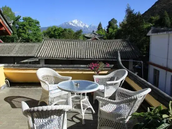 Yixing Thatched Cottage Inn (Lijiang Old Town Dashuiche Branch)