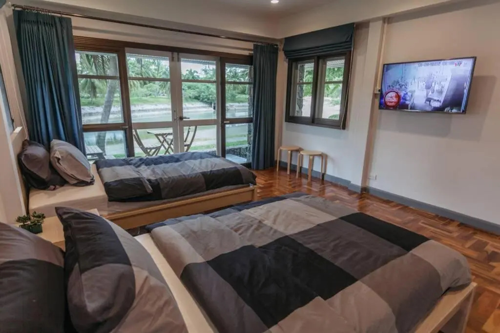 F5 3 Bed Rooms Beach house, full kitchen