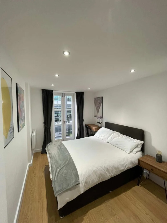 Stunning 3BD Maisonette W/balcony - Old Street!