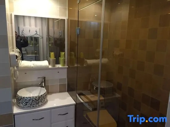 Zhoukou Erqi Express Hotel