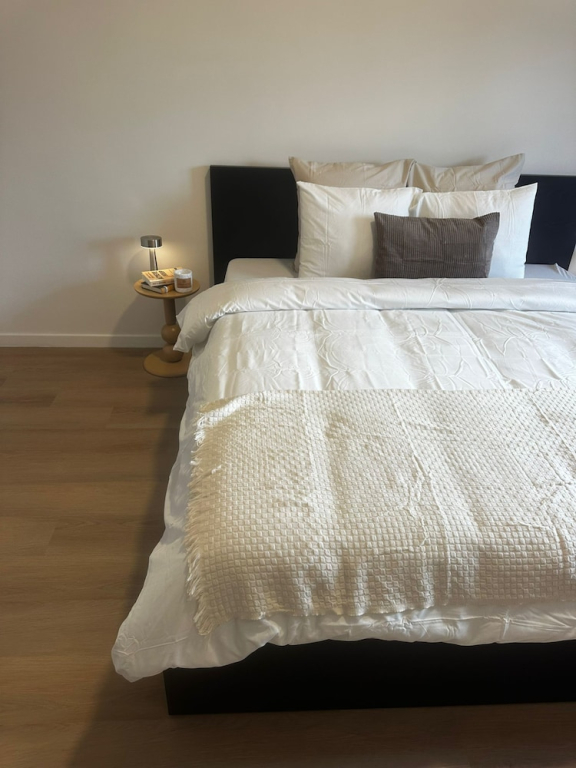 Stylish 3BR With 1LR Apt Near to Center