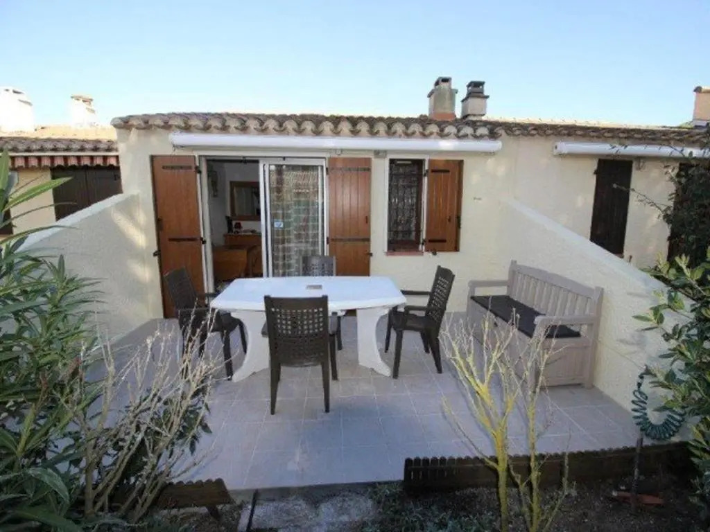 Villa T2 climatisée avec terrasse dans la pinède - FR-1-607-87