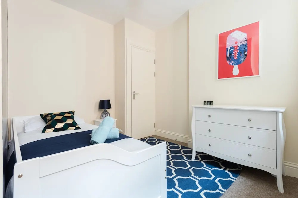 The Broadmead Jungle - Lovely & Central 3BDR Apartments	
