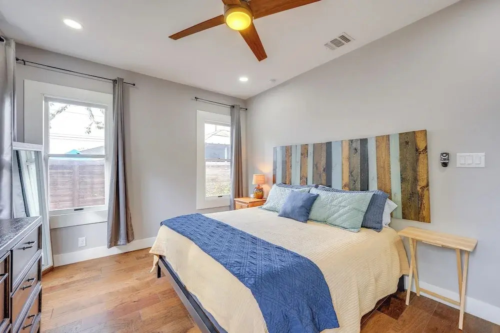 ~ 2 Mi to Dtwn San Antonio: Comfy Home w/ Yard!
