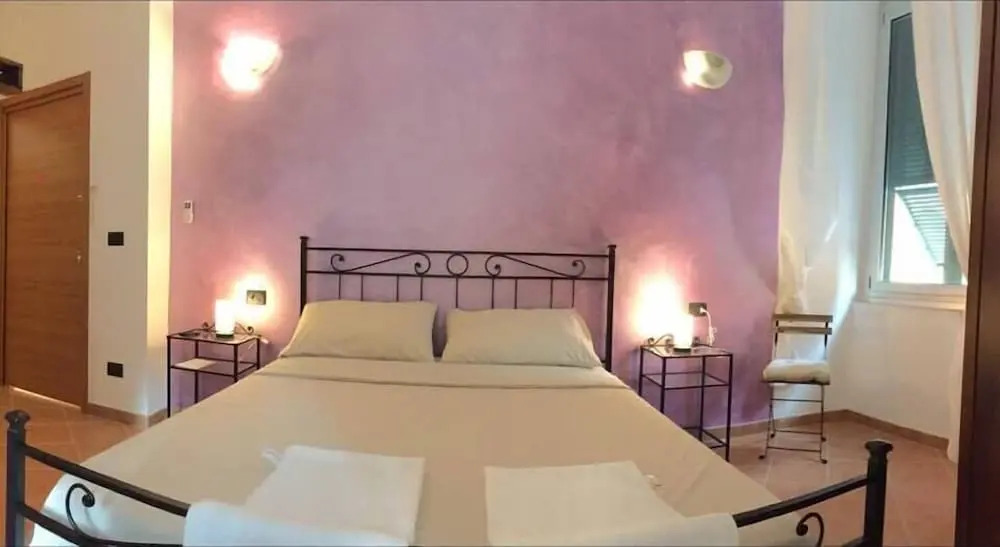 Guest House Virginias Rooms-Private free Parking and Top Carignano District