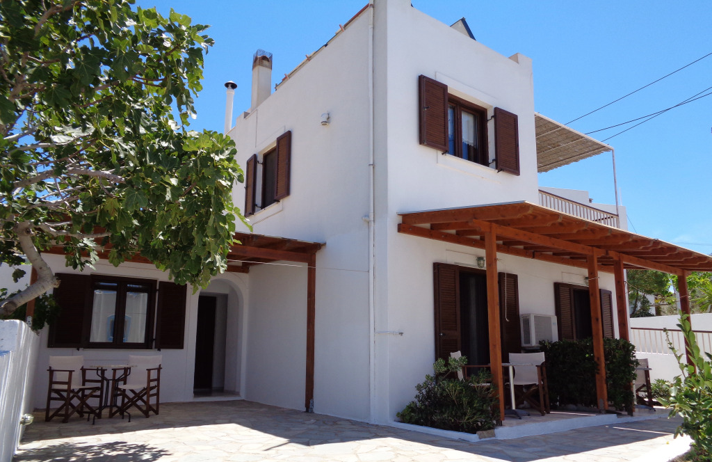 Petros Studios & Suites