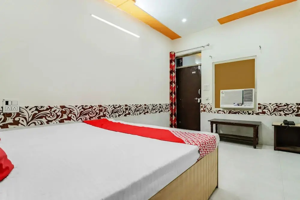 Shri Govind Dham by OYO Rooms