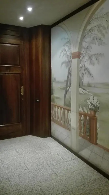 "Lo charme" a 5 minuti a piedi da Ospedale ed Universita',a 30 minuti dai Laghi e 40 minuti da Milano