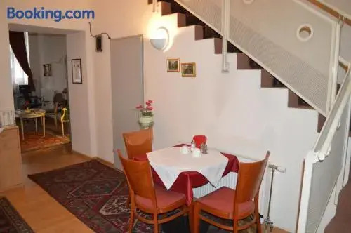 Hotel Pension Walzerstadt