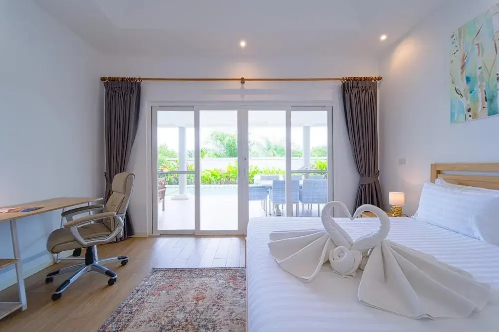 TropicalFamilyVilla w Pool&Garden ML103