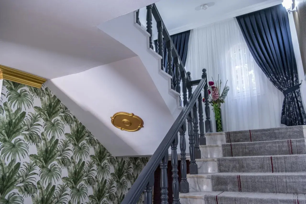 Mustis Royal Plaza Hotel