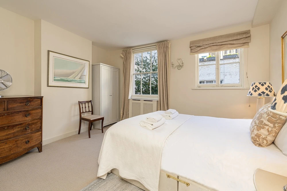JOIVY Elegant 2-Bed Mews Flat Near Buckingham Palace