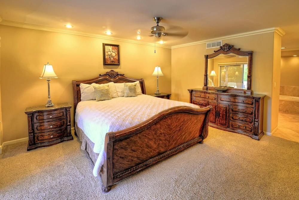 Just Listed! Kierland Home w Htd Pool and Hot tub