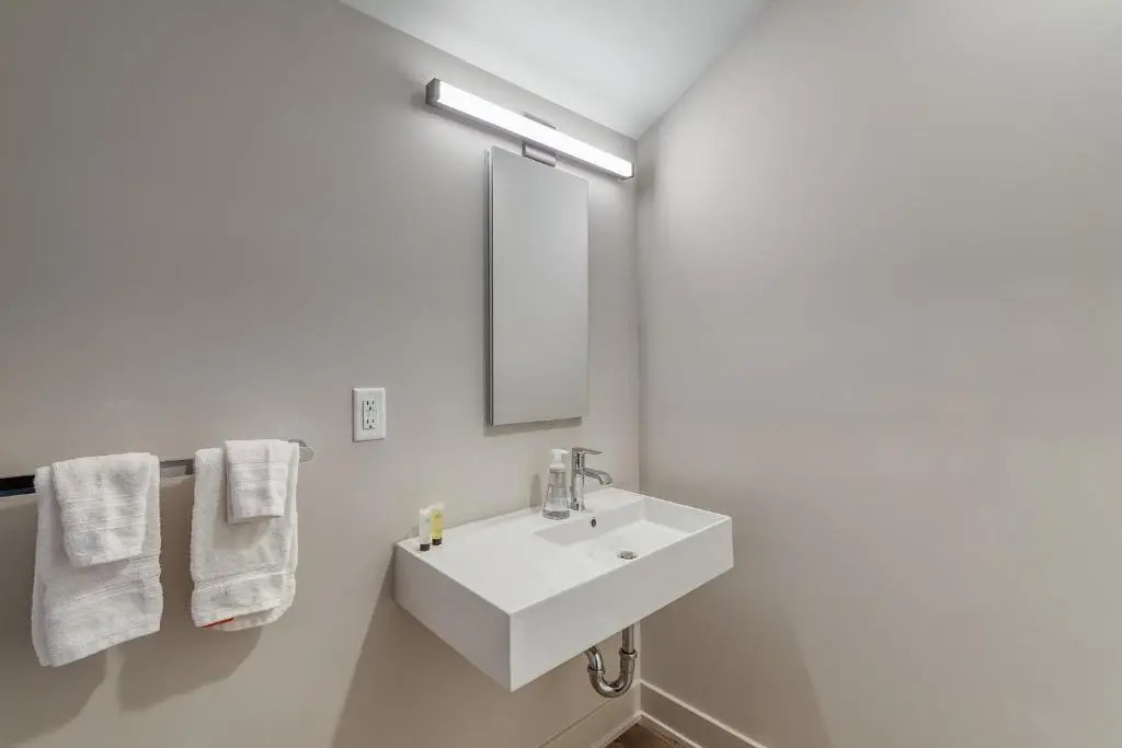 New Private Suite in Tech-enabled townhome