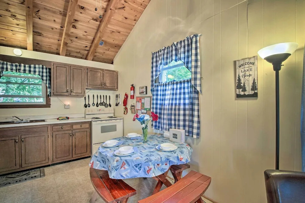 'the Den' Raymond Home w/ 200 Feet of Sandy Beach!