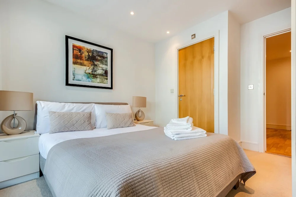 Two Bedroom Apartment in Canary Wharf