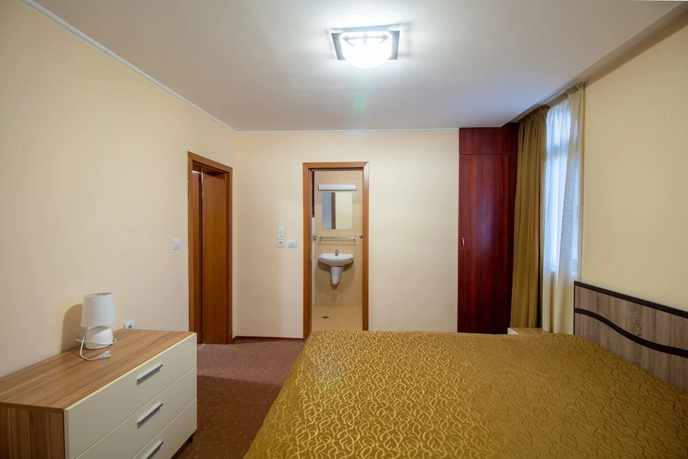 2 bedroom, 2 showeroom Villa suitable for a family skication and remote working