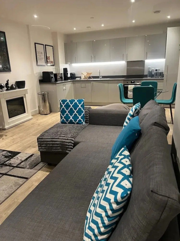 Stylish 1-bed Apt in Harrow With Balcony Near Heathrow and Wembley